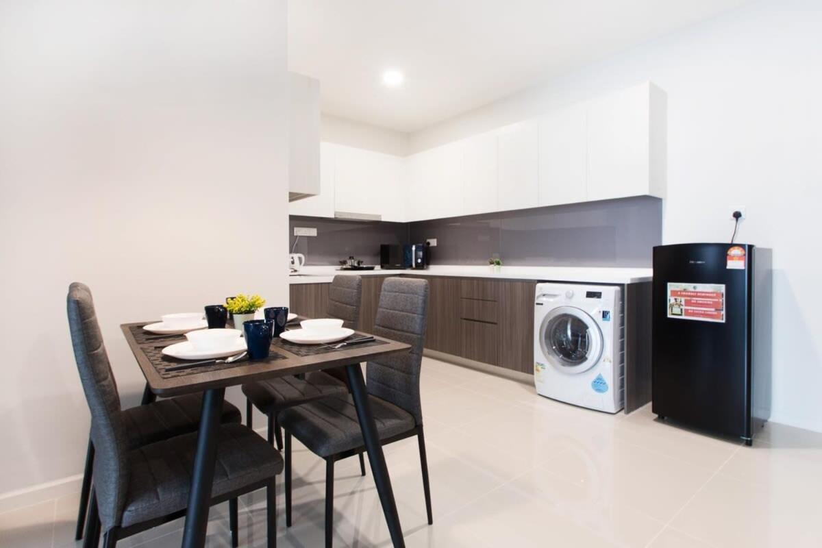 Modern, High Floor Suasana Suites 05 In Jb Johor Bahru Exterior photo