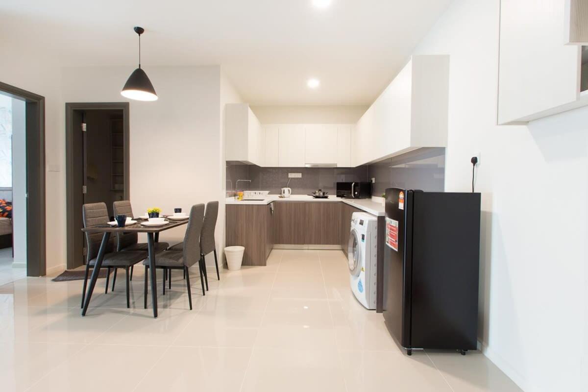 Modern, High Floor Suasana Suites 05 In Jb Johor Bahru Exterior photo